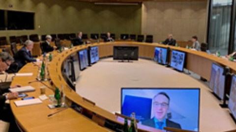 Hybrid meeting taking place in the meeting room and online