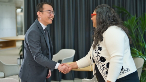 A man and a woman shaking hands