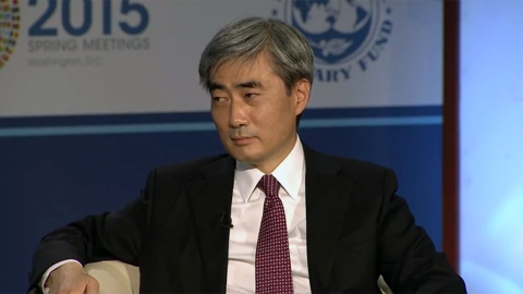 ext-IMF-apr2015-rethinking-macro-policy-III-Hyun.jpg